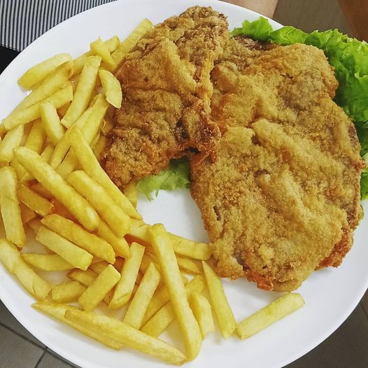 Marmitex de bife à Milanesa