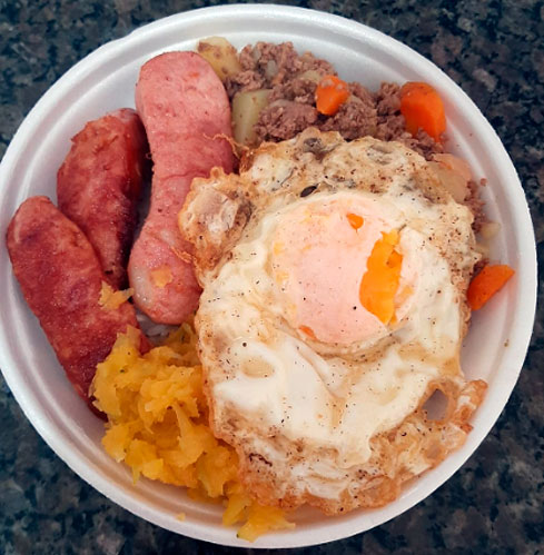 Marmitex de linguiça toscana com ovo
